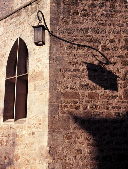 gal/windows2/window_stone_building.jpg