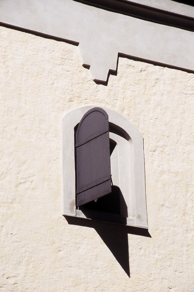 gal/windows2/window_white_wall_shadow.jpg